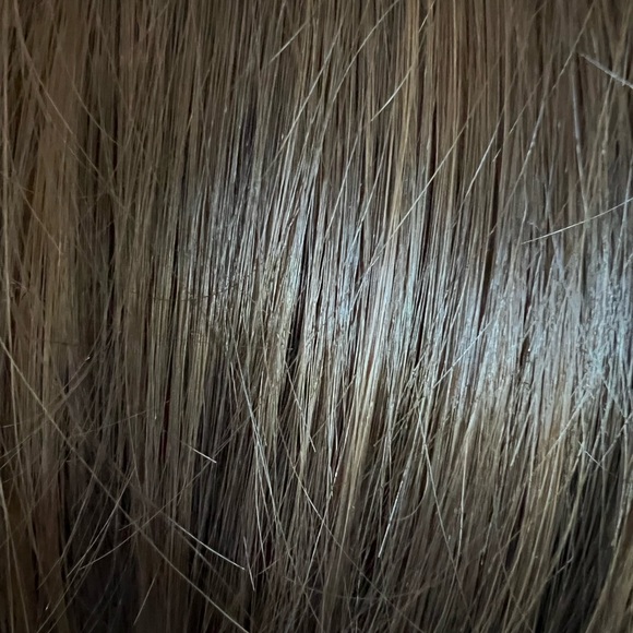 Medium Wavy Layered Cut Synthetic wig - Picture 13 of 16